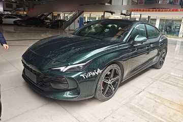 2023款 2.0T 自动Trophy+激擎耀世版